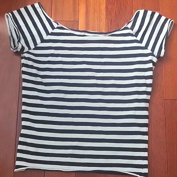 Hollister Stretchy Off the Shoulder Crop Top - Picture 5 of 5